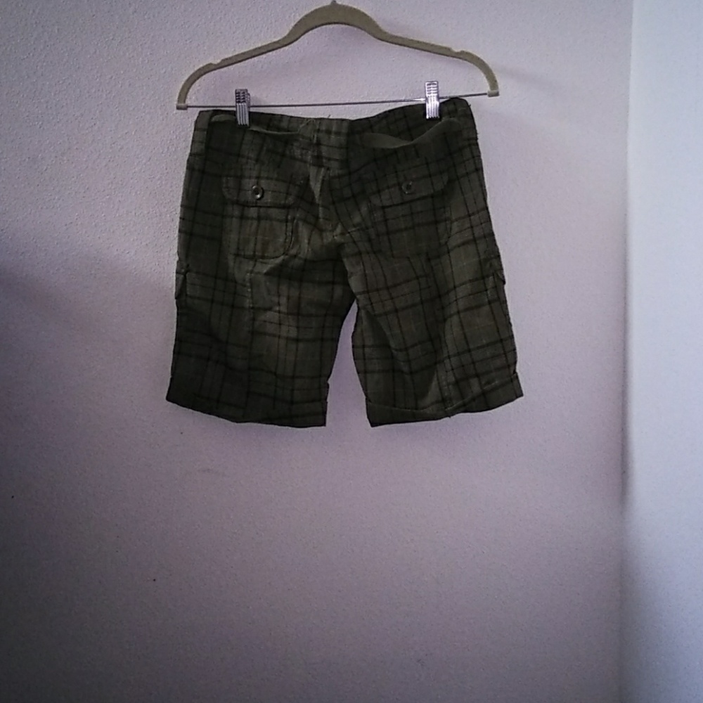 Shorts - Picture 3 of 3